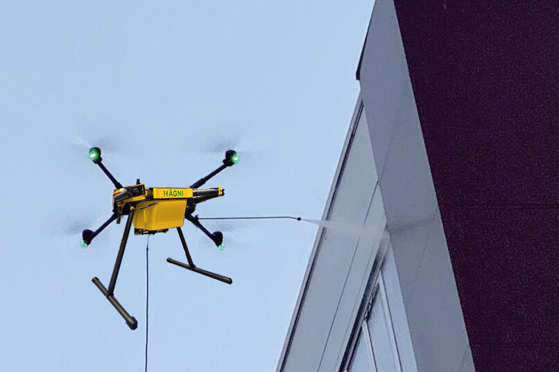 Fassadenreinigung mit Drohne